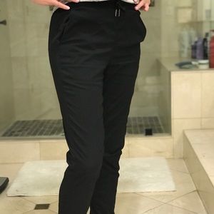 Lululemon Lined jogger - Size 4 LIKE NEW